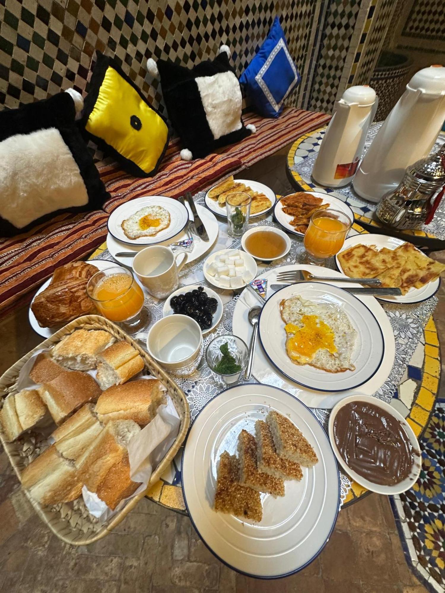 Riad Zohor Fez Buitenkant foto